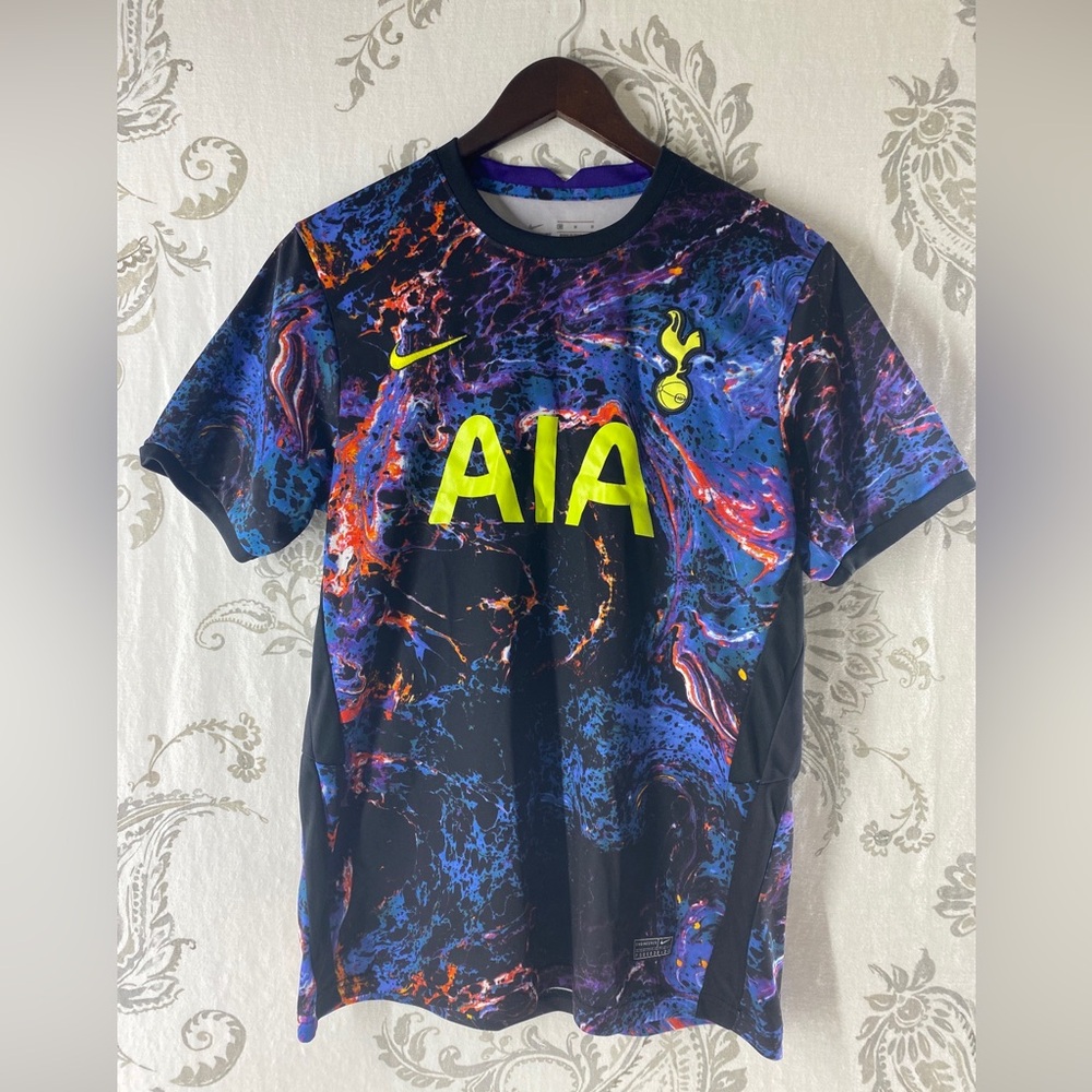 Tottenham Hotspur 2021 2022 Away
Football Shirt Soccer Jersey Nike
CV7917-011 M